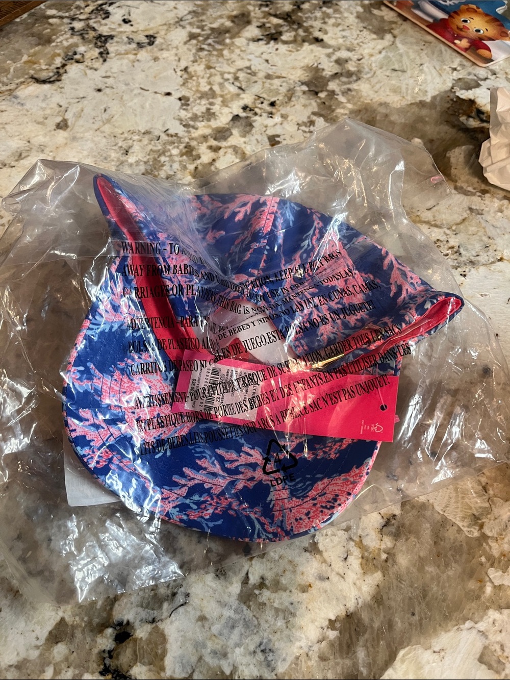 Lilly Pulitzer borealis Blue Swim On Over Hat with Pink Coral Print. NWT - Picture 3 of 3